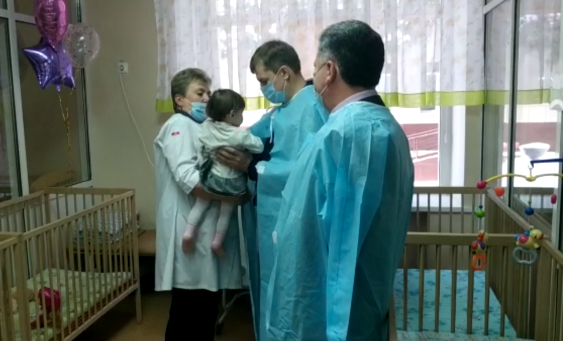 Двухлетняя девочка в больнице Челябинская область. Избитая девочка в больнице. Мать истязала ребенка в больнице Воронеж. Чебаркульская больница мать била ребенка 11 месяцев. День матери в больнице