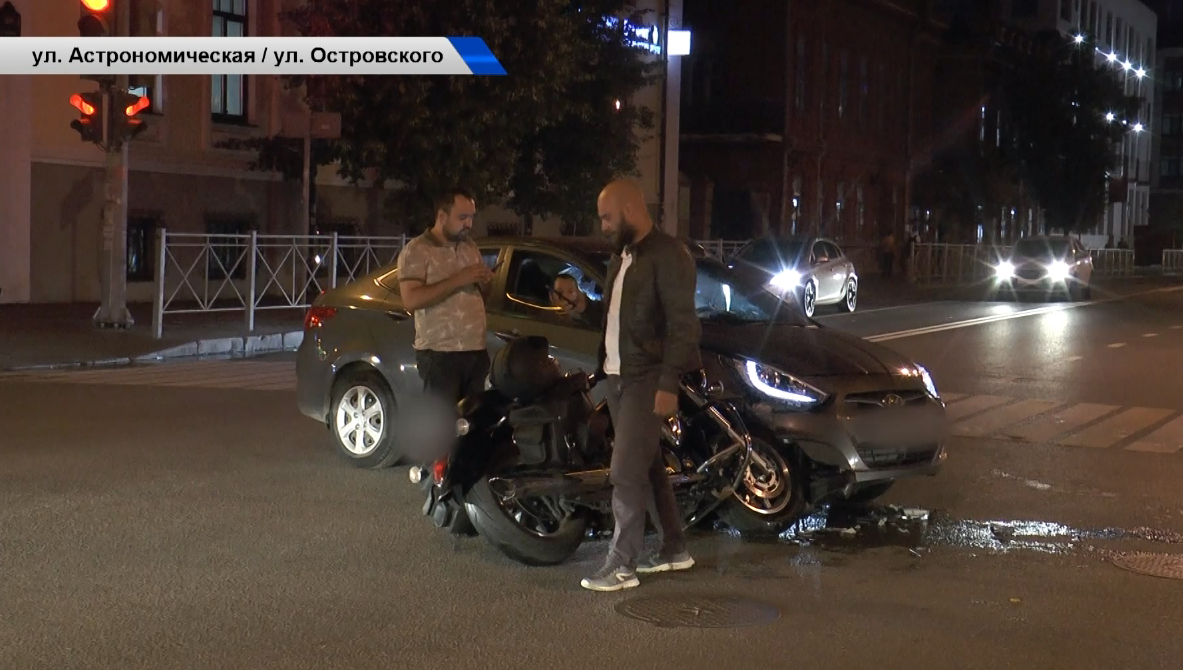 Разбилась казань. На мотоциклах в центре Казани. Сортавальский байкер попал в аварию.