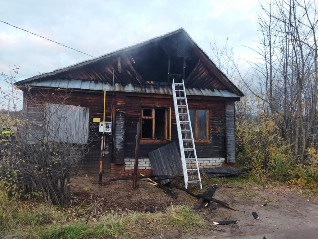 Один человек погиб и один пострадал на пожаре в казанском поселке Борисоглебское