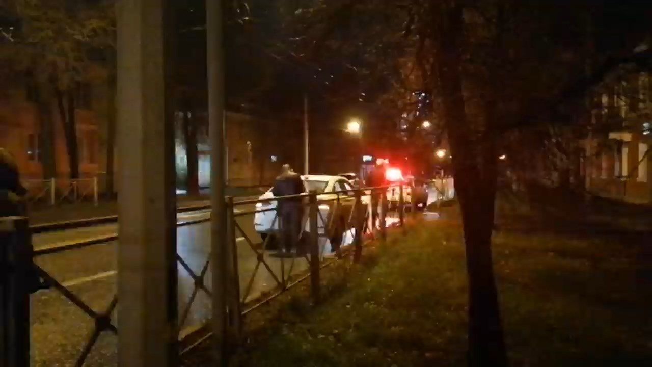Женщину экстренно доставили в больницу после наезда иномарки в Казани