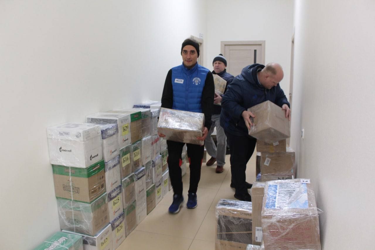 В КФУ собрали более тонны гуманитарной помощи для Мариуполя
