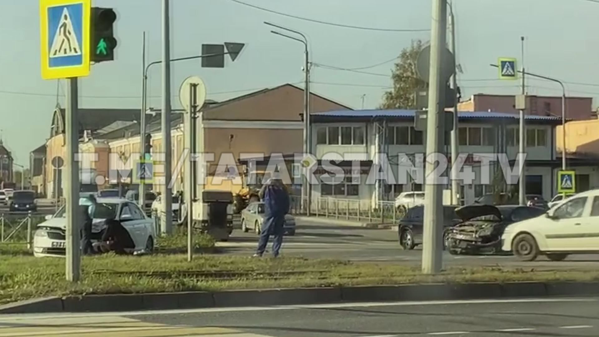 Две легковушки столкнулись на перекрестке в Казани