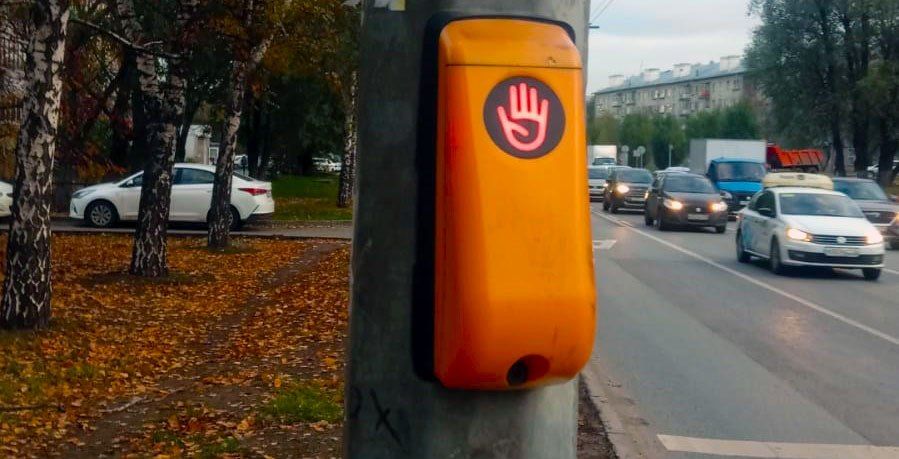 В Казани вандалы испортили 30 кнопок вызова зеленого сигнала светофора