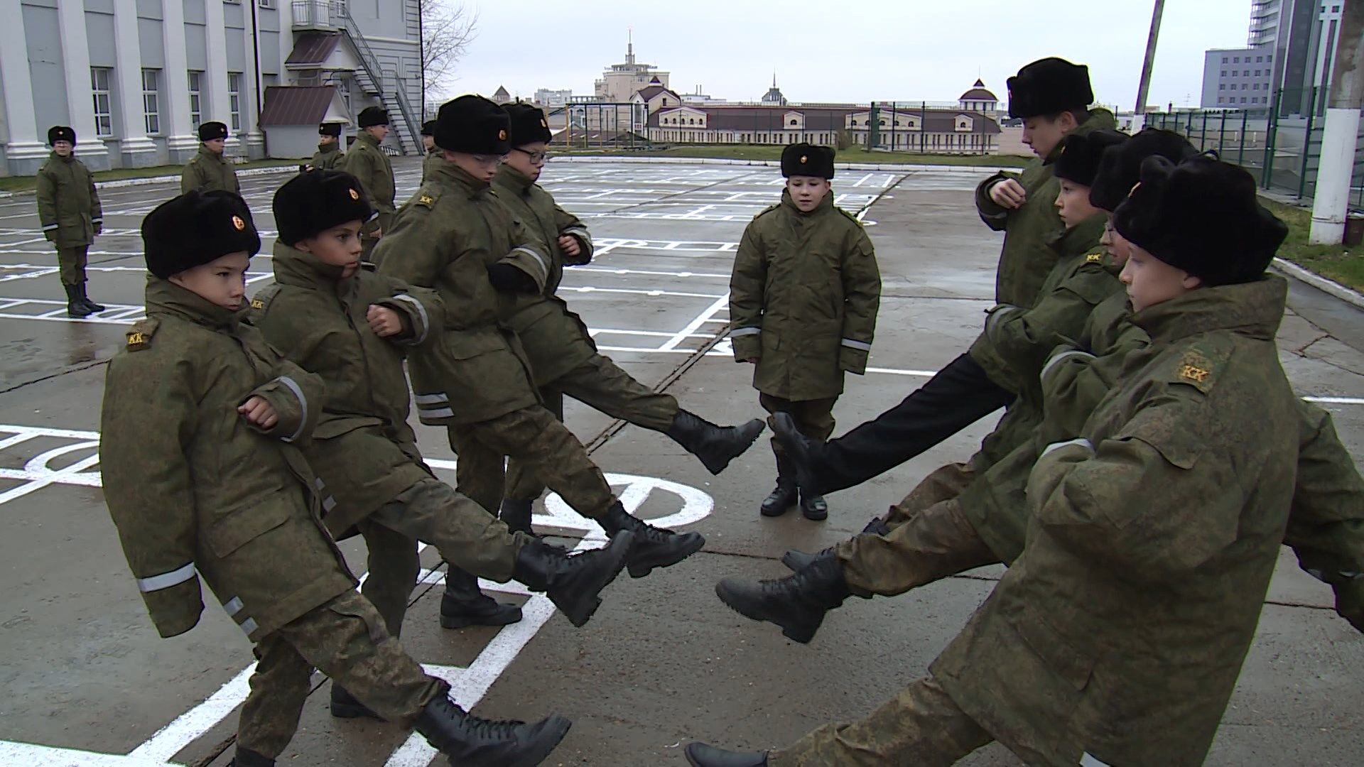 В российских школах курс начальной военной подготовки станет обязательным