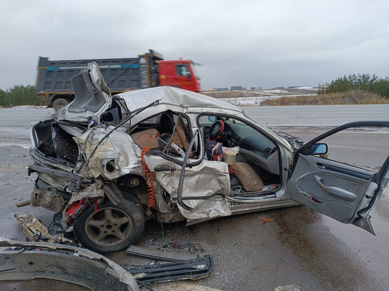 Семья с двумя детьми пострадала в ДТП с грузовиком в Татарстане