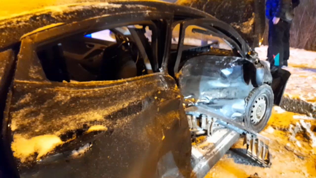 В Казани в результате аварии с двумя иномарками пассажирку зажало в салоне Hyundai