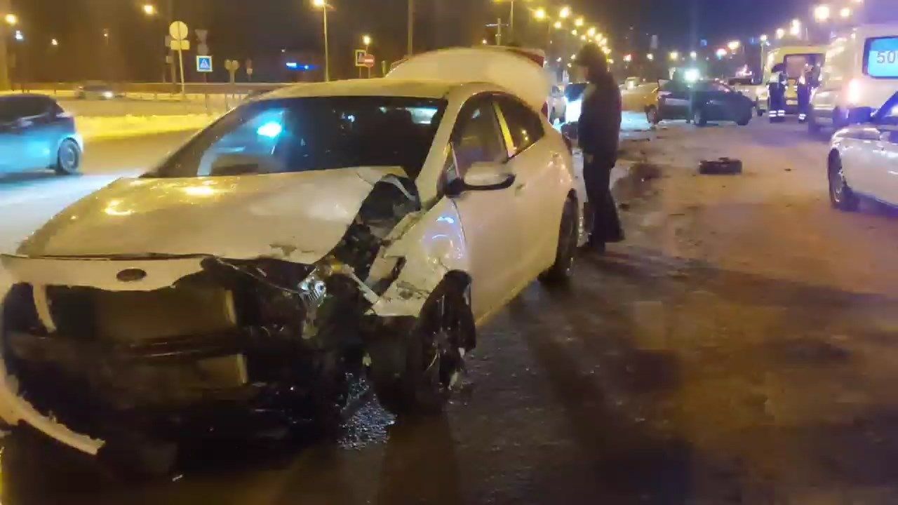 Три человека оказались в больнице после серьезного ДТП в Казани