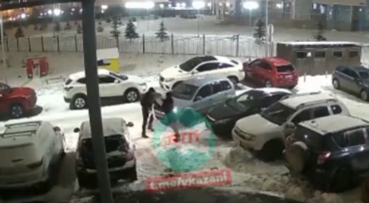 Двое мужчин подрались за парковочное место в Казани