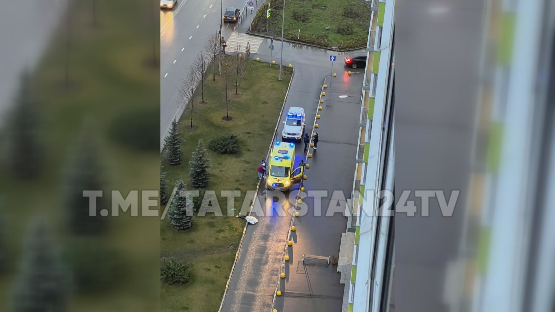 В Казани 21-летний парень выпал из окна и погиб