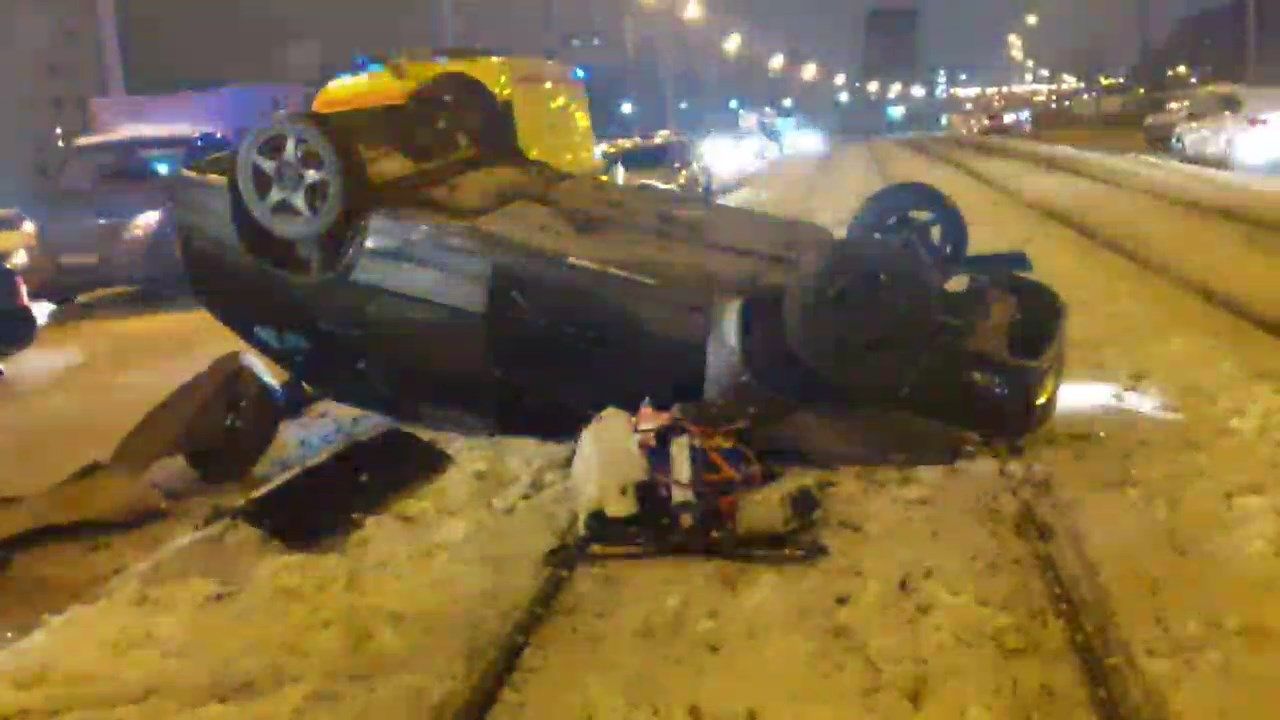 В аварии с перевертышем в Казани пострадали два человека