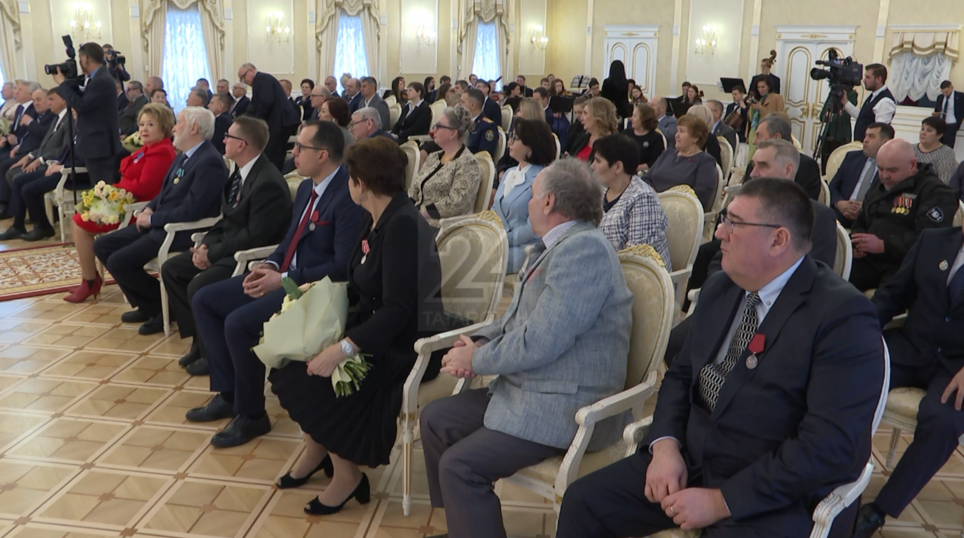 Рустам Минниханов наградил отличившихся жителей Татарстана