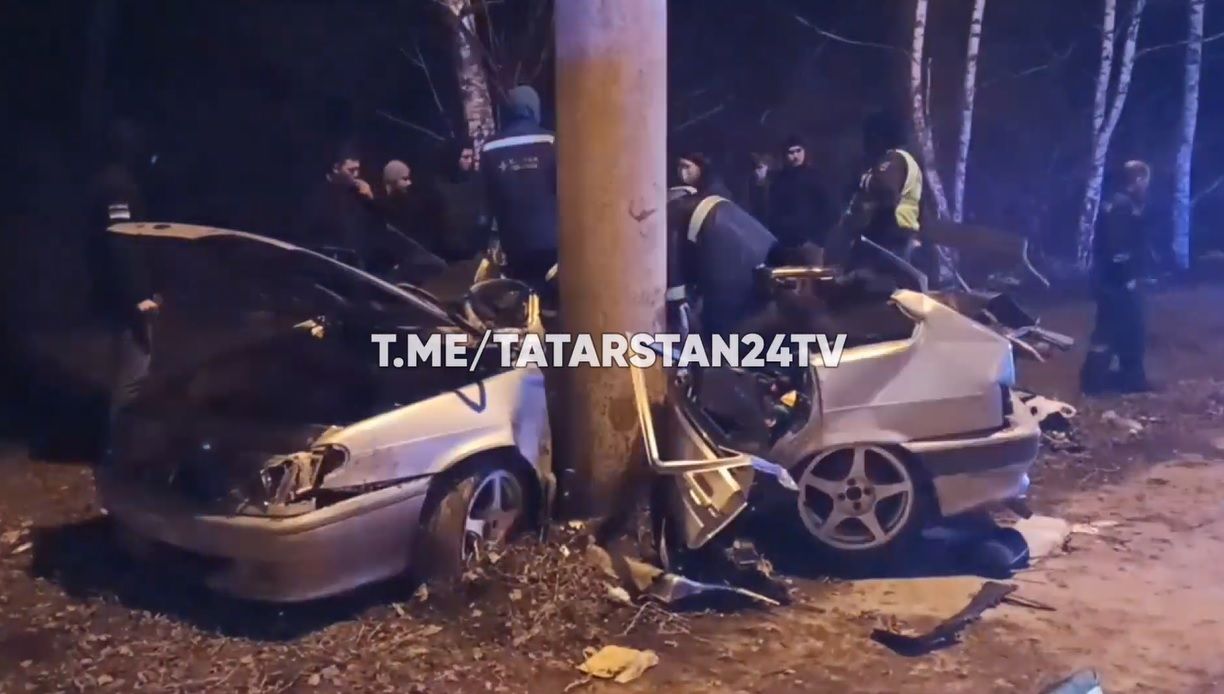 Два человека погибли и два пострадали в страшной аварии в Казани