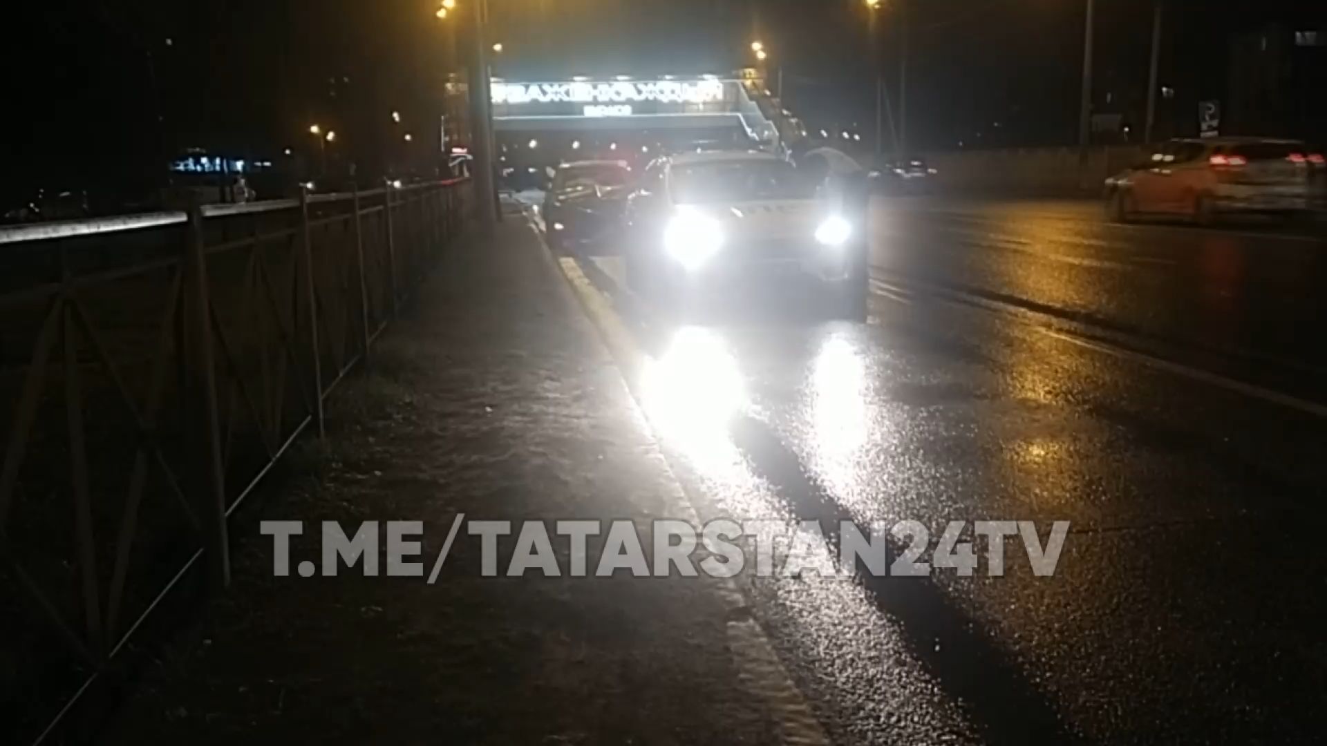 Пьяный водитель в Казани влетел в городской автобус