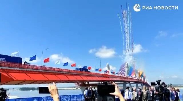 Первый автомобильный мост открылся между Россией и Китаем