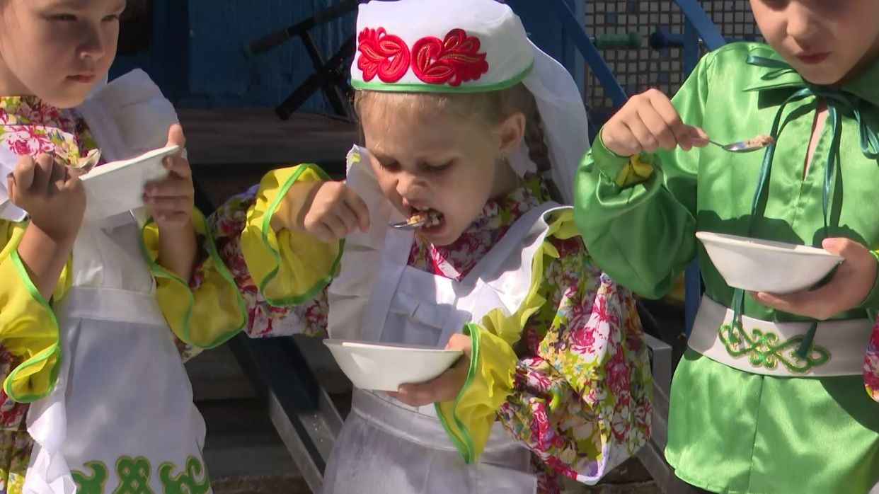Каша  пища наша: в Нижнекамске воспитанники детсада выращивают зерновые культуры