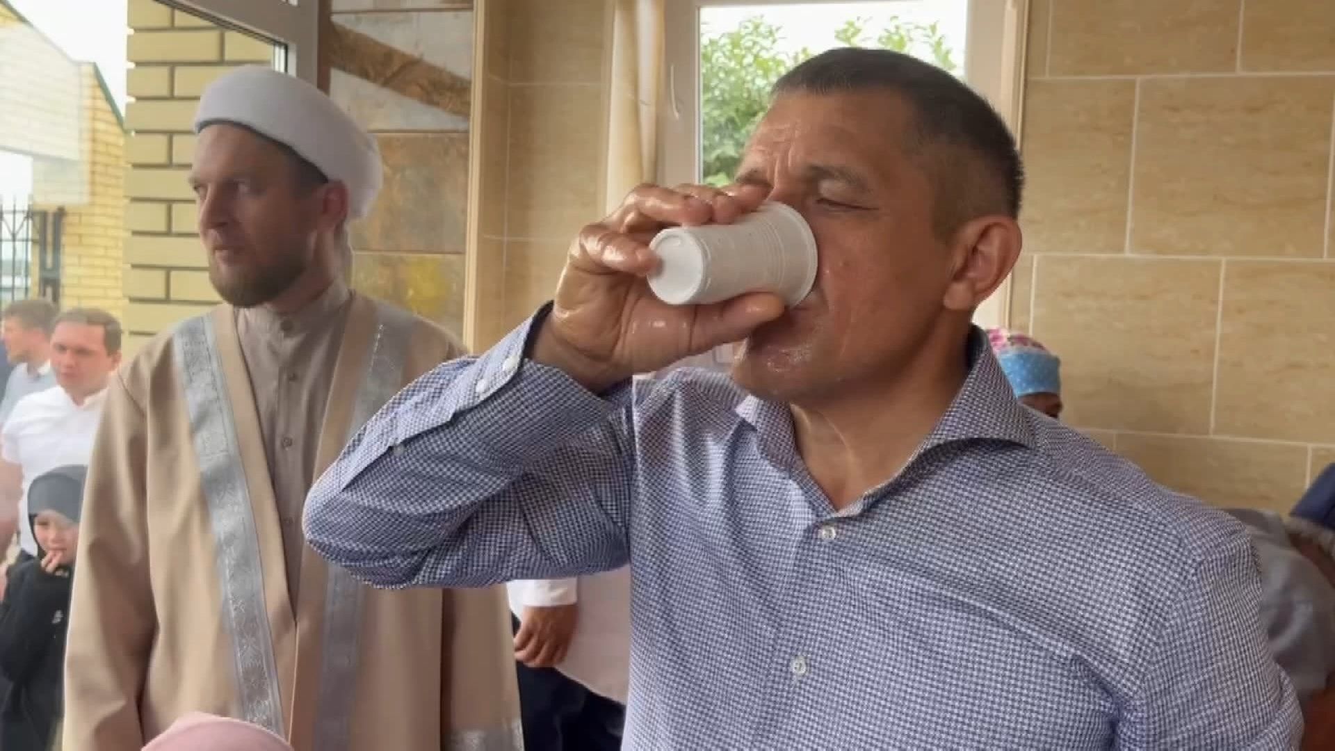 При мечети Юлчы открылся пункт раздачи питьевой воды