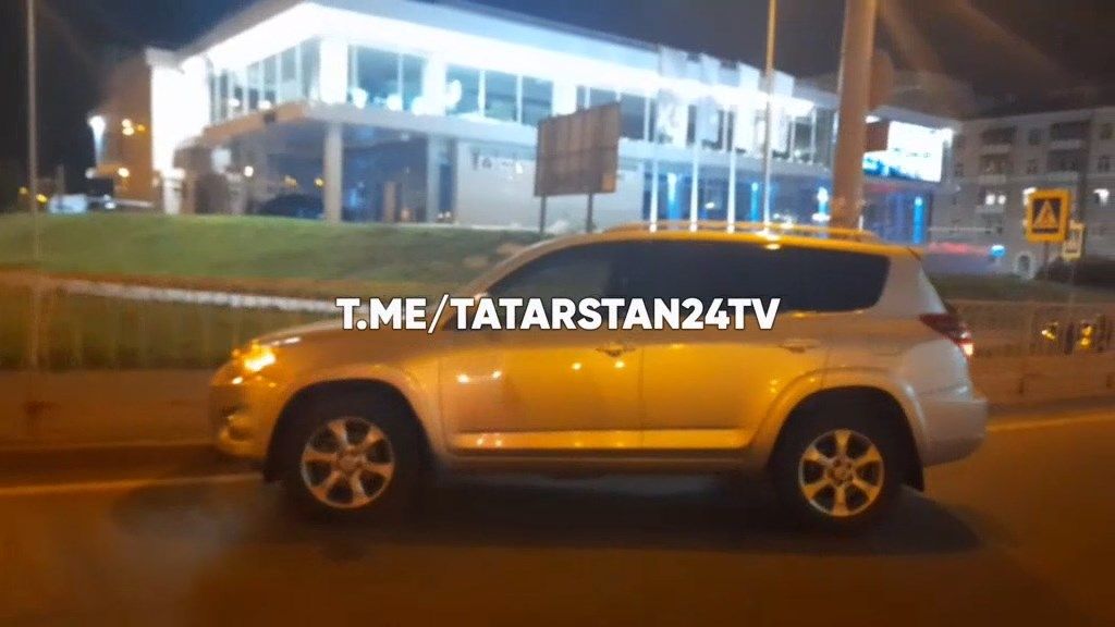 Мотоциклист травмировался при столкновении с автомобилем в Казани