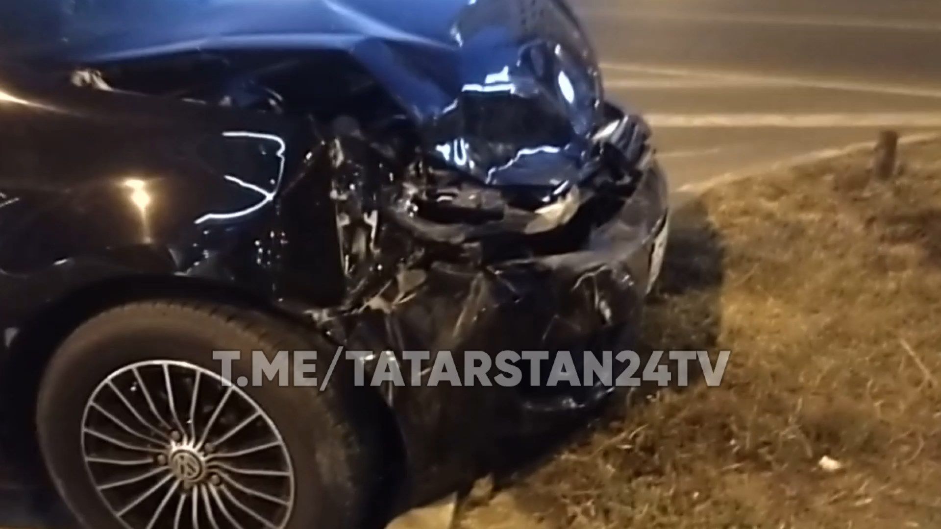 Toyota и Volkswagen столкнулись на перекрестке в Казани