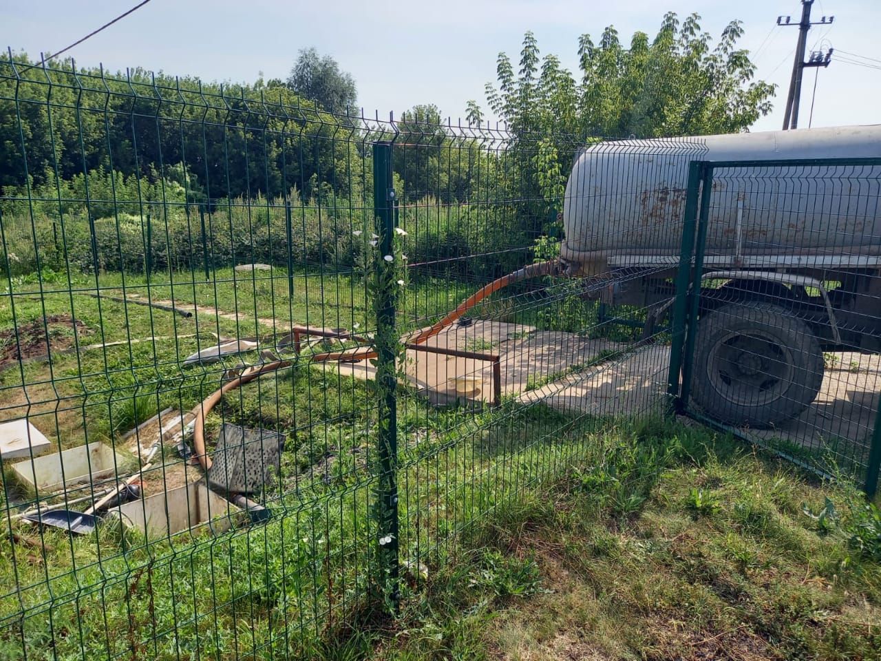 В Татарстане четыре человека отравились газами в канализации