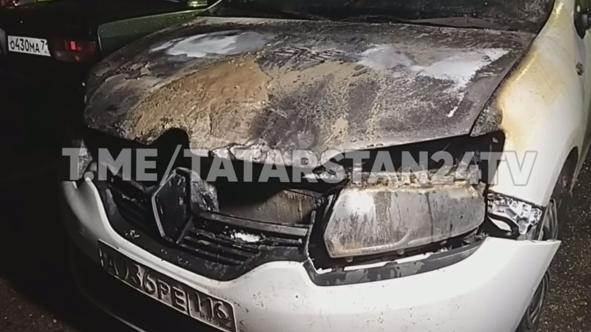 Автомобиль загорелся в одном из казанских дворов