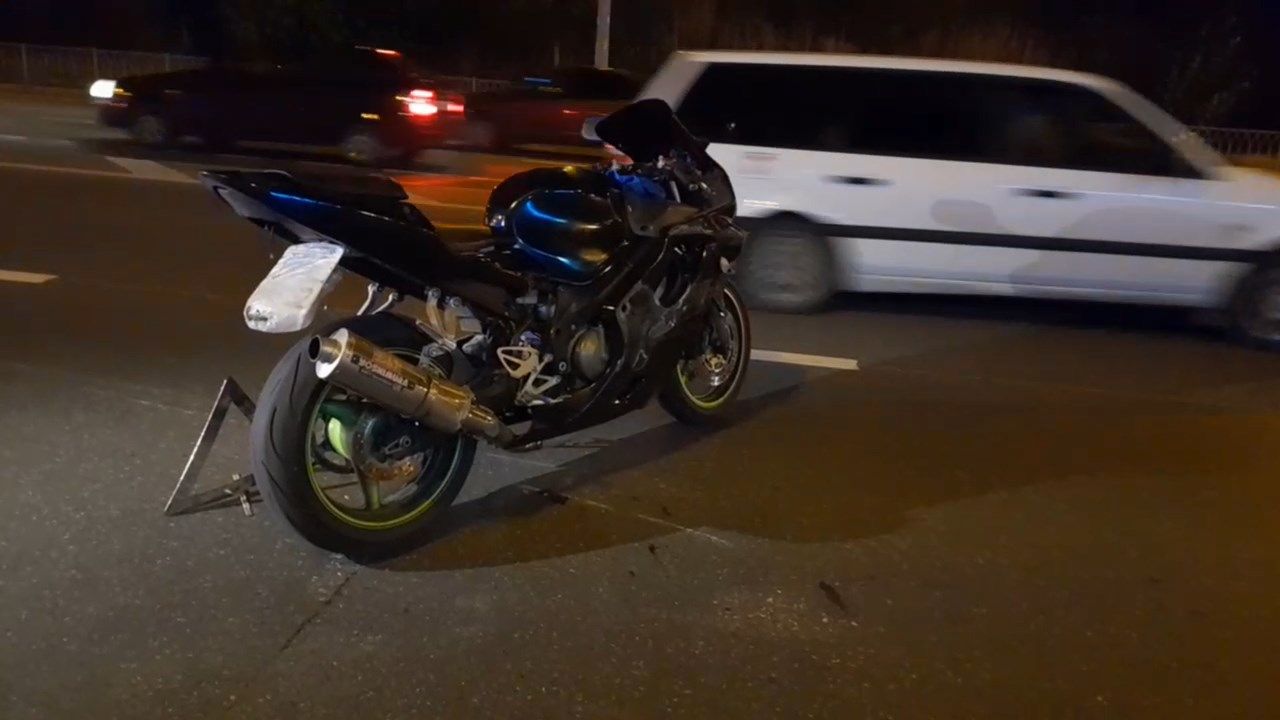 Мотоциклист пострадал при столкновении с легковушкой в Казани