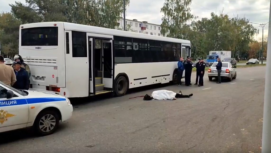 В Нижнекамске автобус насмерть сбил женщину
