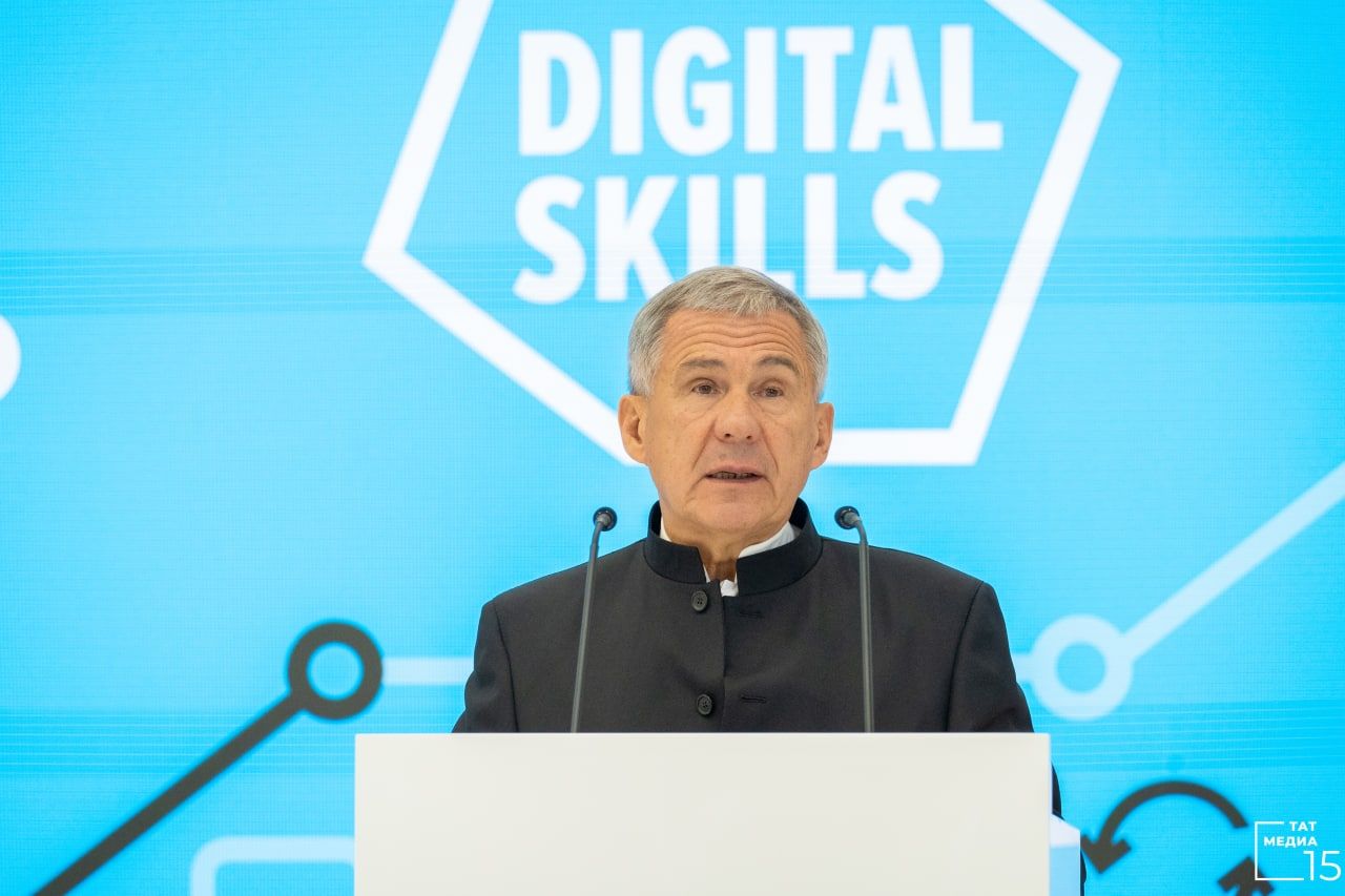 Минниханов открыл форум Kazan Digital Week 2022