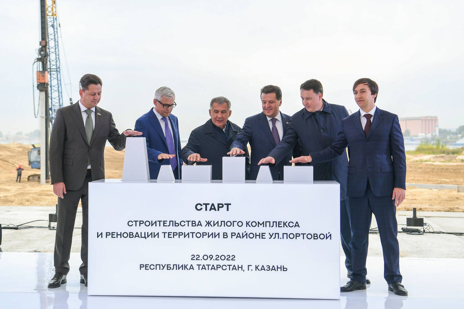 Минниханов дал старт реновации территории речного порта в Казани