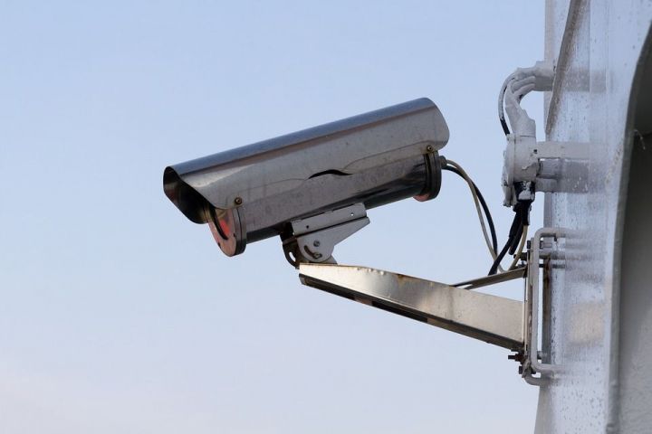 В Челнах подростки украли видеокамеру из салона автобуса