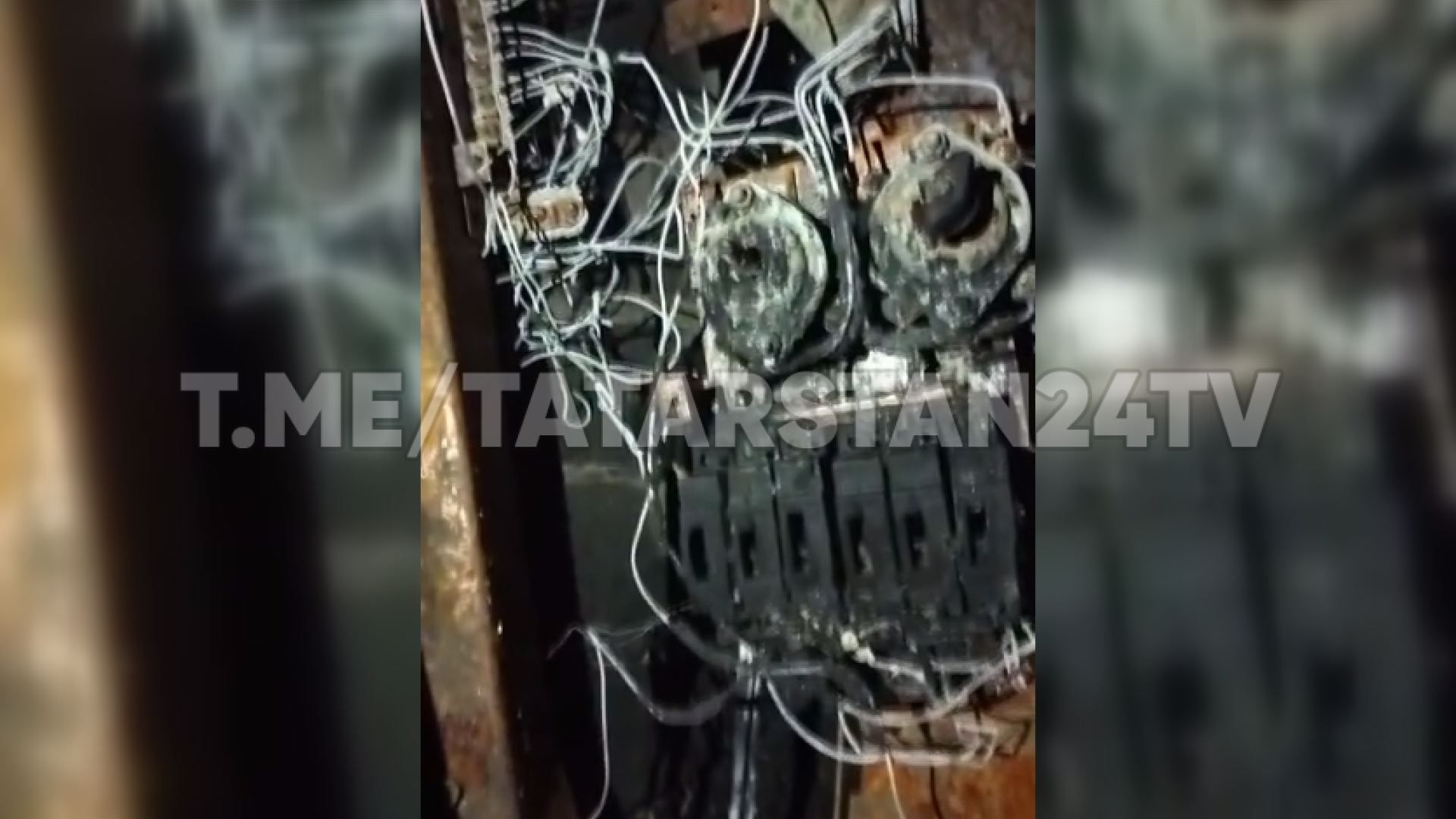 Двое подростков пострадали при горении проводки в казанской многоэтажке