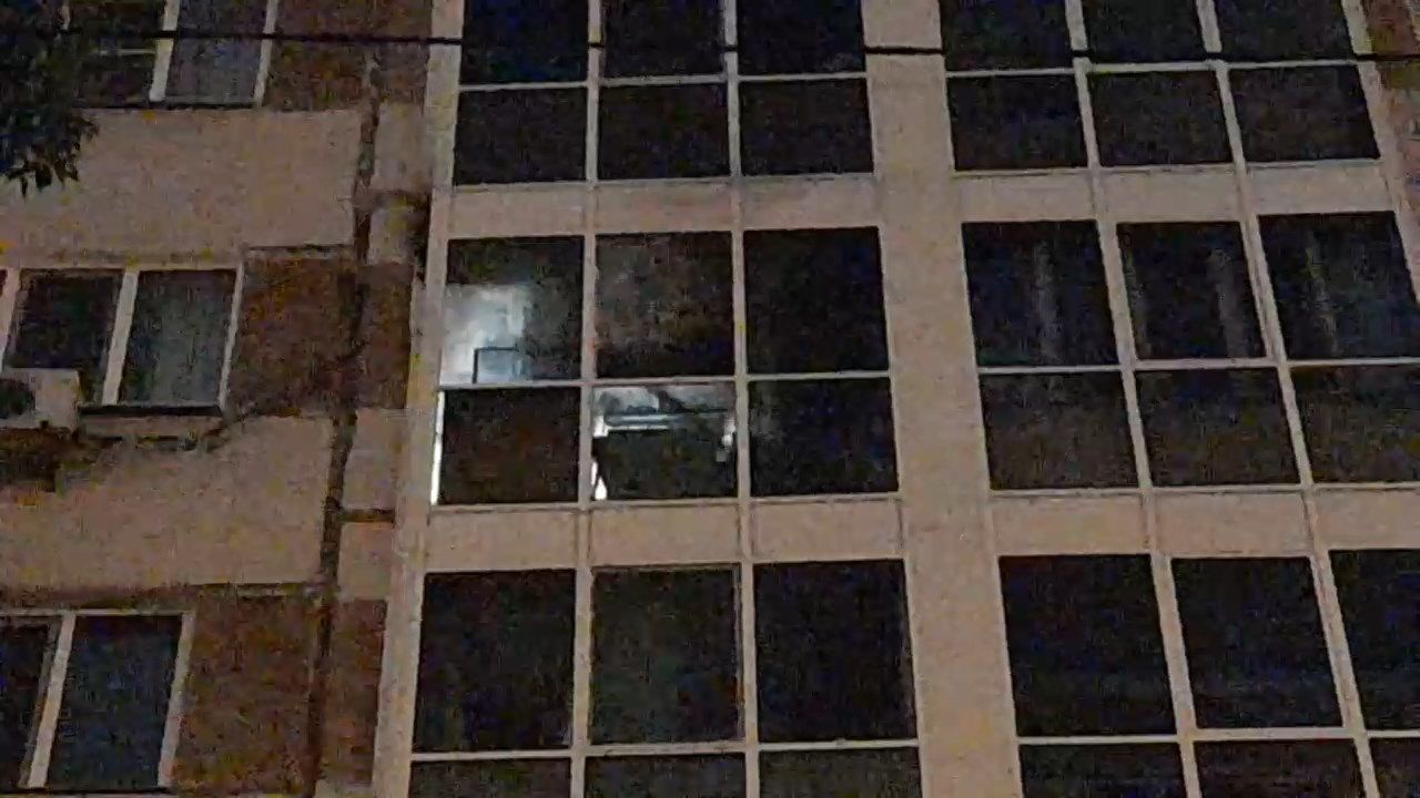 Казанец получил ожоги, пытаясь потушить свой балкон