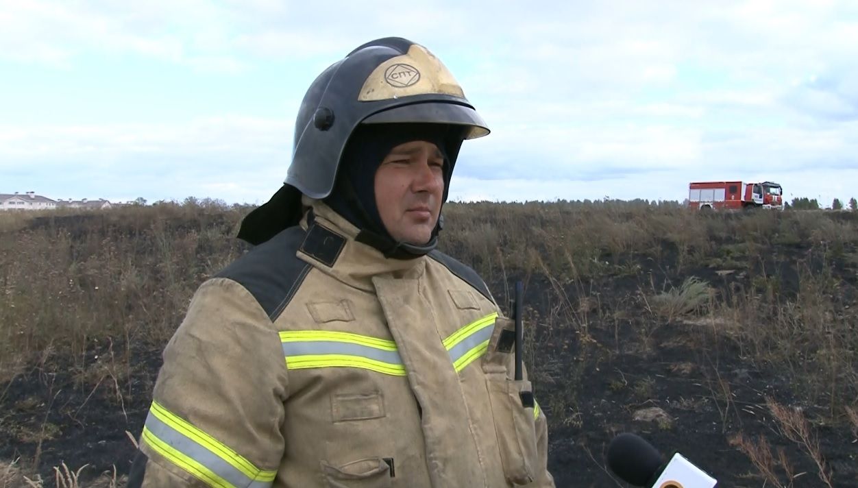 В МЧС рассказали подробности пожара в поле под Казанью