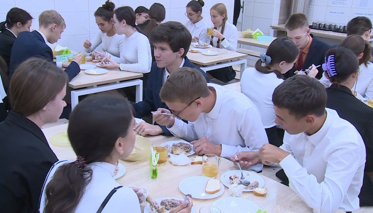 Лазанья и буррито: чем будут кормить школьников Казани в этом году
