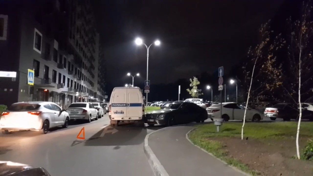В Казани патрульный автомобиль врезался в Mercedes
