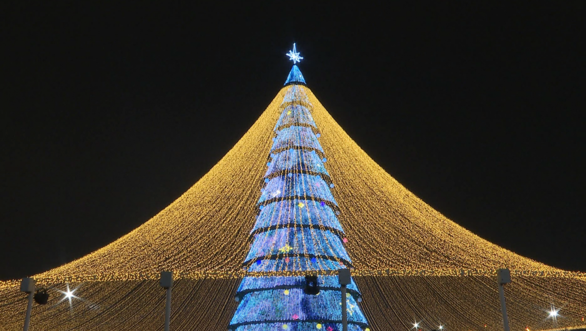 Новогоднюю иллюминацию с городских улиц в Казани начнут демонтировать 16 января