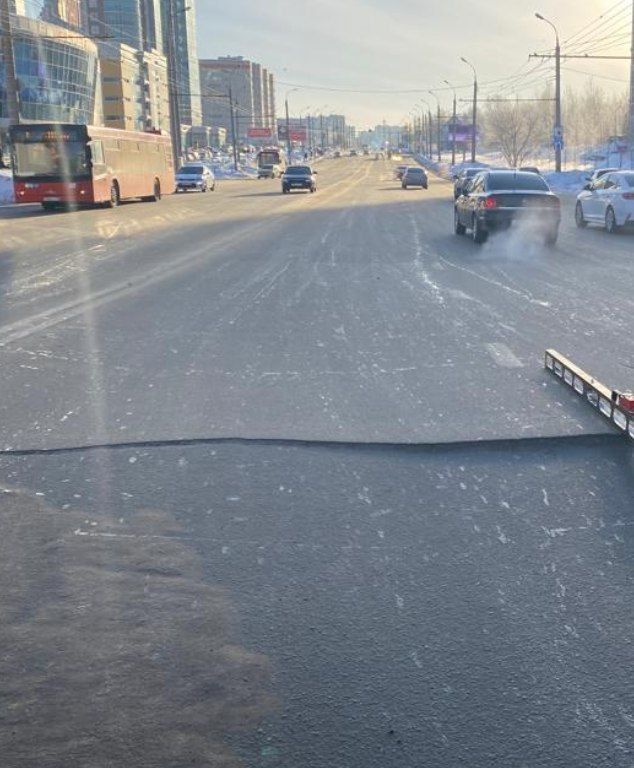 В Казани на улице Фучика вновь просел грунт, на дороге образовалась крупная трещина