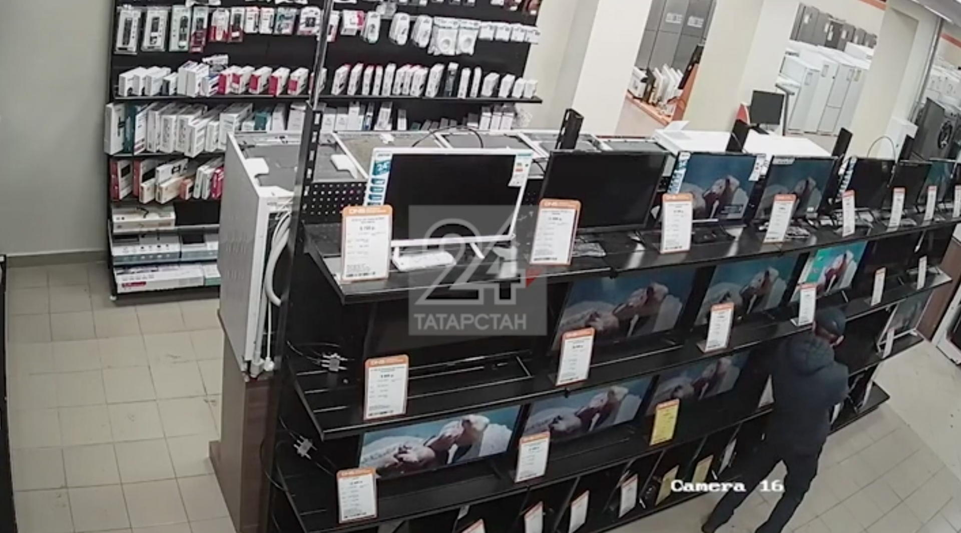 В Казани мужчина украл телевизор с прилавка магазина