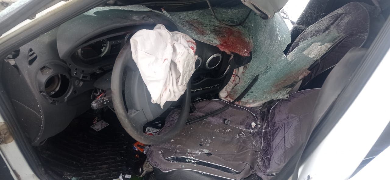 Мужчина пострадал в ходе аварии грузовика и легковушки на трассе в Татарстане