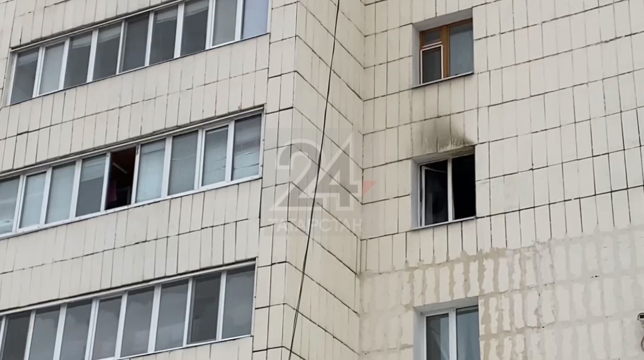 В Казани на улице Парина загорелась квартира в жилом доме