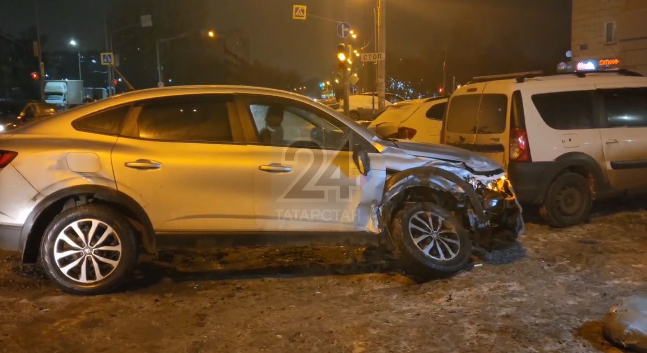 Три автомобиля столкнулись в Дербышках