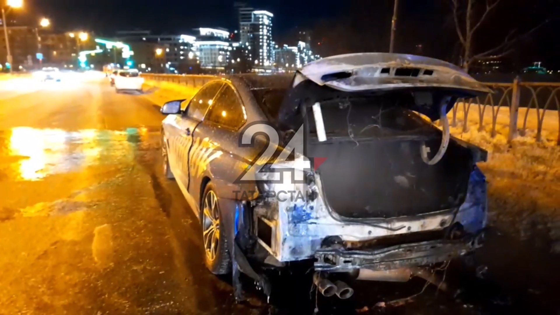 В Казани во время движения загорелся автомобиль BMW