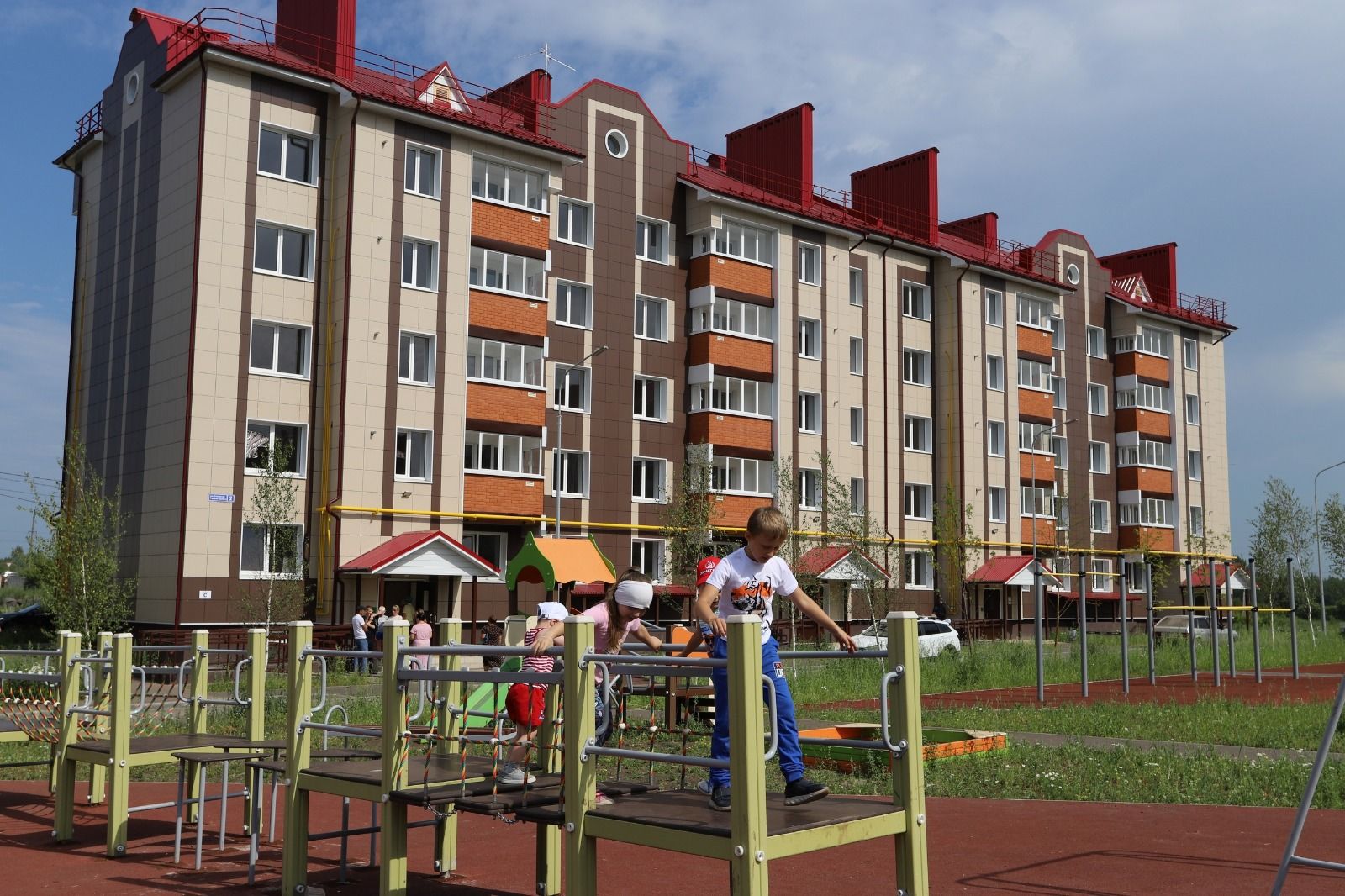 За 10 лет Госжилфонд передал детям-сиротам 3963 квартиры