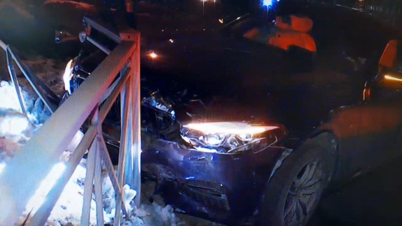 Водитель BMW пострадал в аварии с такси в Казани