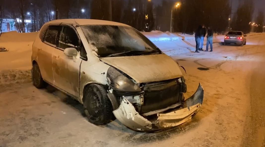 На проспекте Победы в Казани из-за погодных условий столкнулись три авто