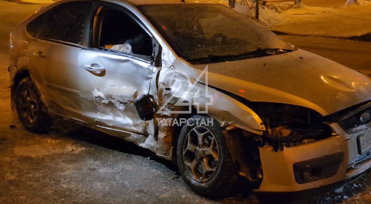 Водитель Chevrolet пострадал в результате ДТП с Ford в Казани