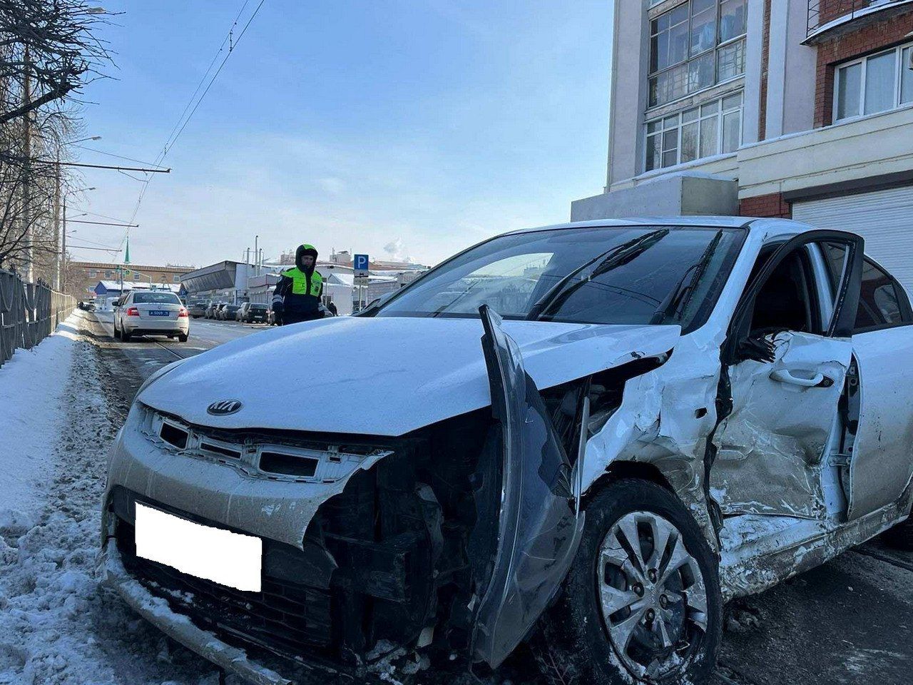 Лишенный прав водитель устроил массовое ДТП в Казани, пострадали мать и ребенок