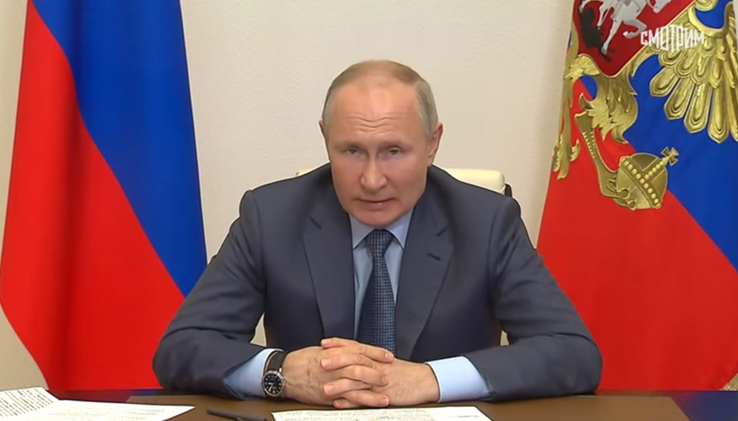 Путин подписал закон, запрещающий чиновникам использование иностранных слов