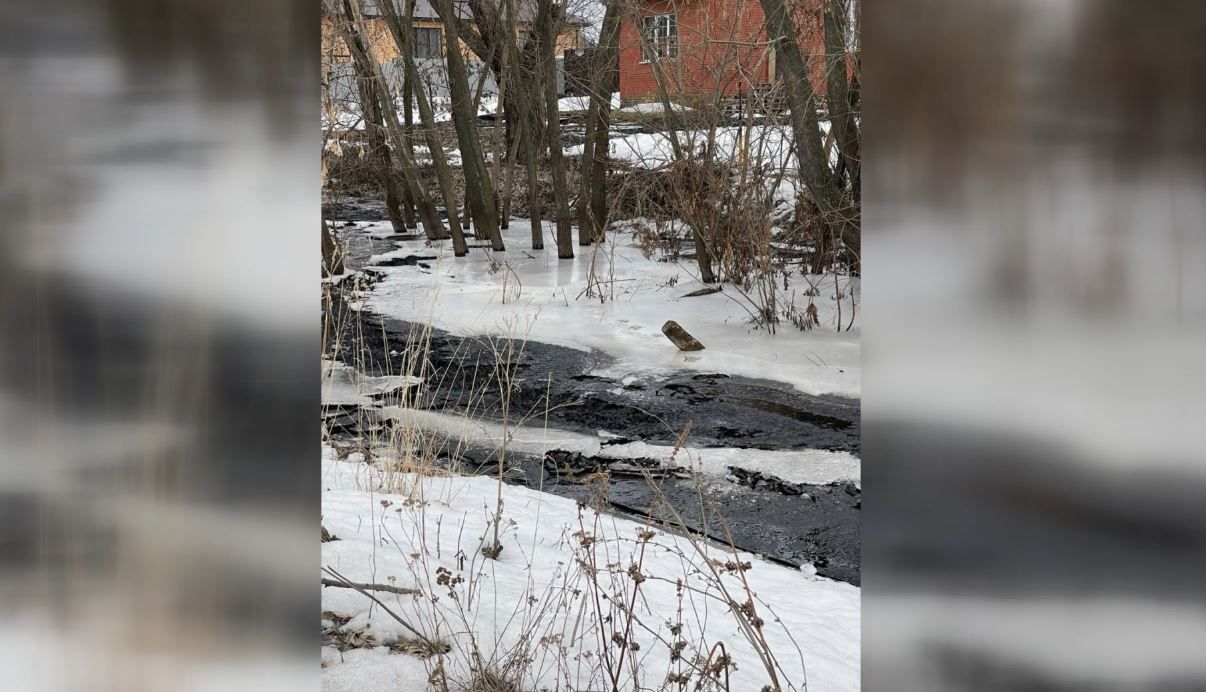 Причиной загрязнения реки в Альметьевске стал прорыв трубопровода