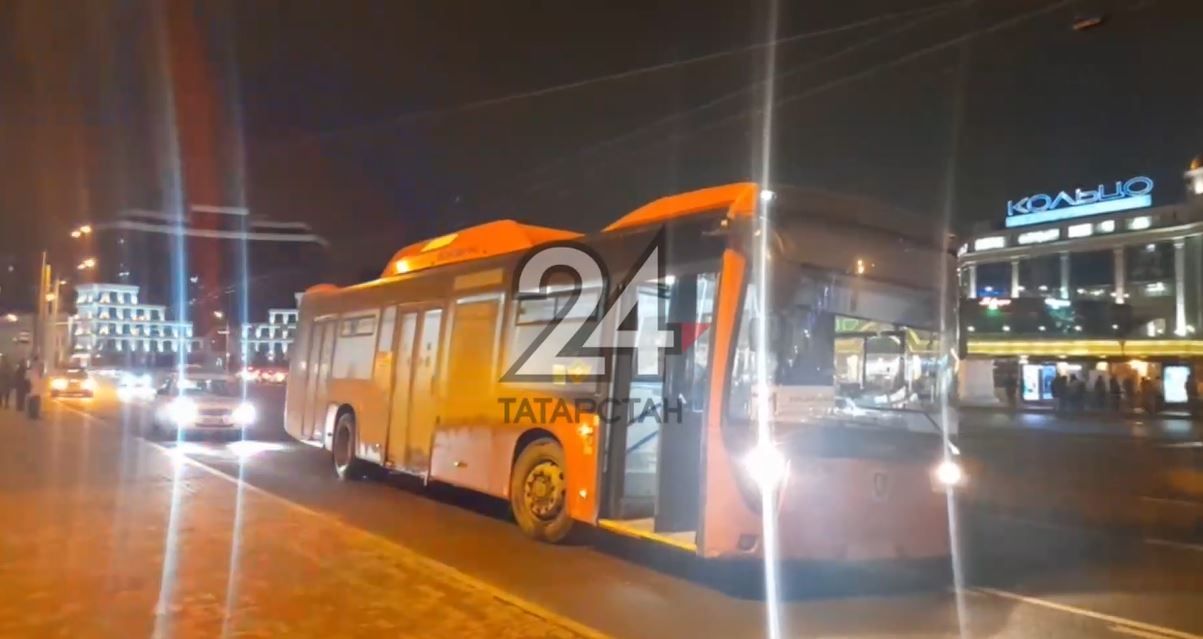 В Казани пассажирка автобуса упала в салоне, водителю выписали штраф