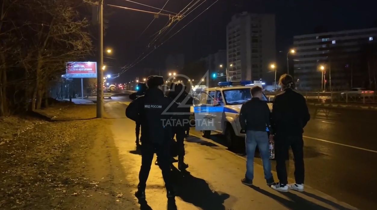 В Казани у мужчины изъяли подозрительный сверток с порошкообразным веществом